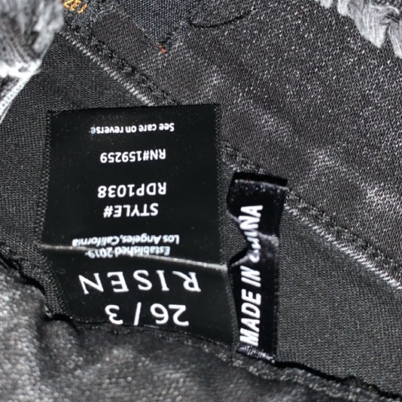 Faded black/grayish jeans (w 1 damaged belt loop) - Picture 4 of 7